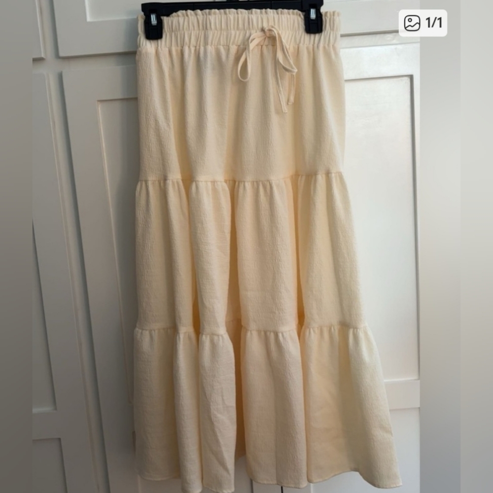 🤍 Lightweight Cream Maxi Skirt